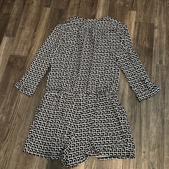 Navy & White Romper - Picture 5 of 5